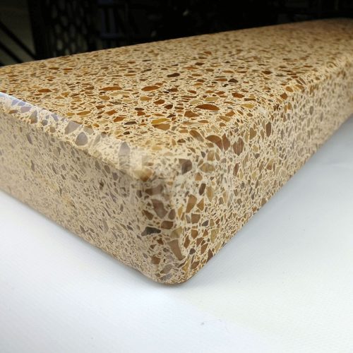 Vasalt műkő fedlap 5-7 cm vastag, vízorral 20 cm szélességig vörös